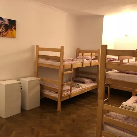 Hostel Olimp 777 *